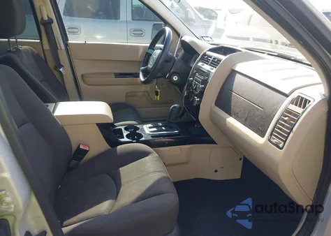 2008 Mazda Tribute I Sport z USA, uszkodzony, nr VIN 4F2CZ02Z48KM08726